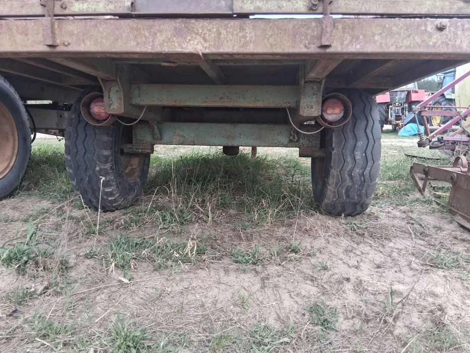 Przyczepa 4-5ton metalowe burty  i podłoga