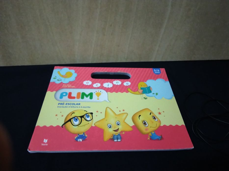 Livro do plim para crianças aprenderem da pré-escolar