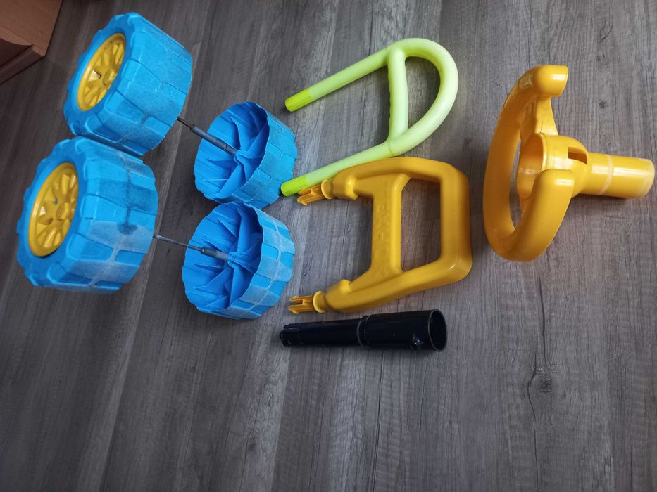 Машина толокар, запчасти: колеса, руль,спинка.