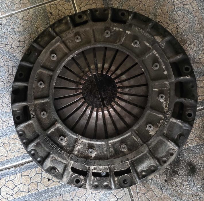 Docisk metalowy sprzęgła kombajn Deutz Fahr 2460 2680 2780 inne