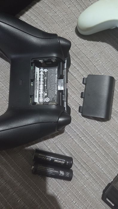 Xbox series X 1TB + disco WD 1TB + 2 comandos