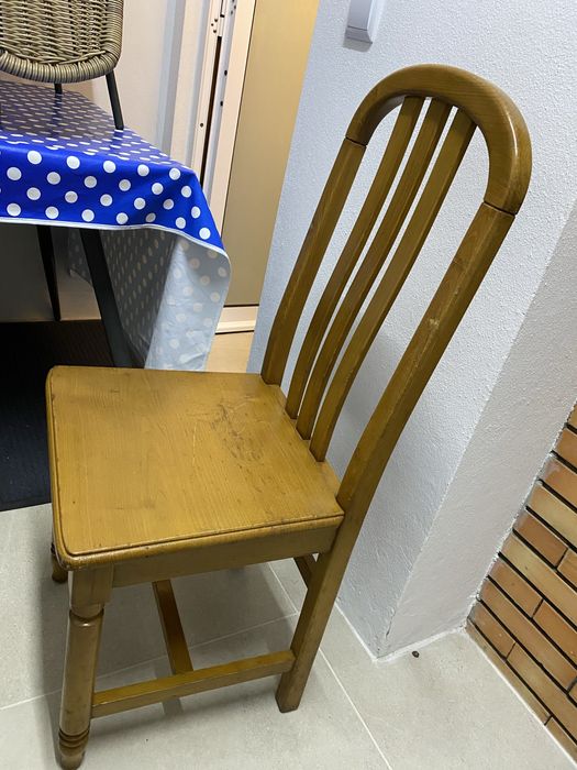 6 cadeiras de madeira usadas