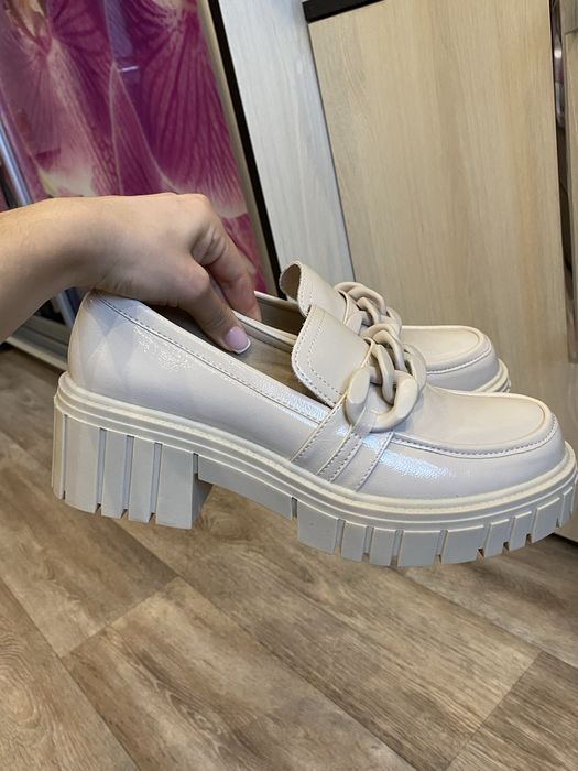 Жіночі туфлі- лофери