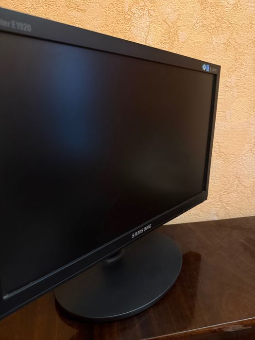 Монітор Samsung E1920N робочий