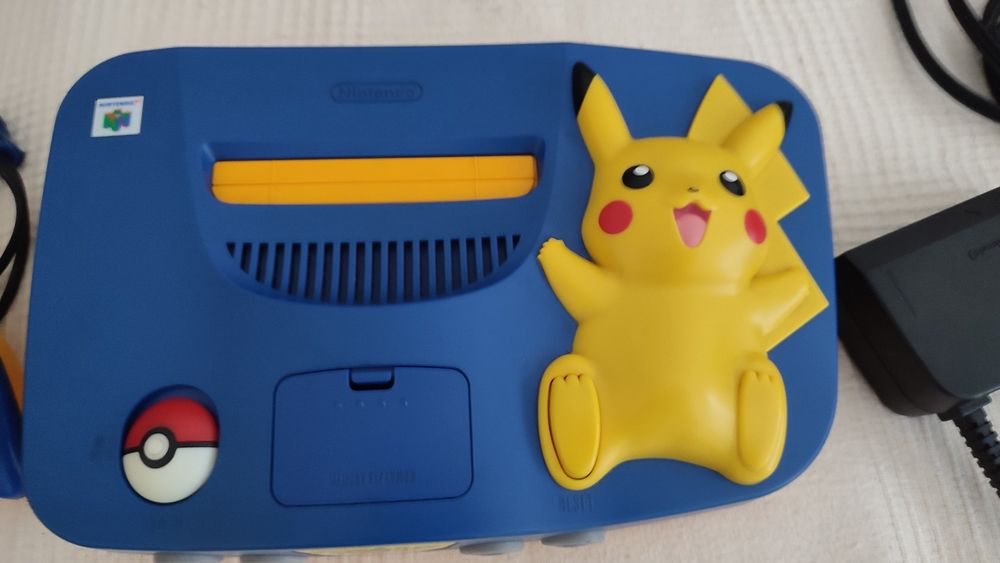 Nintendo 64 Pikachu Edition + 5 Jogos