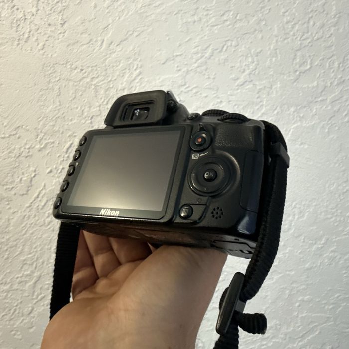 Продам Nikon D3100 + об’єктив 18–55 мм, новий акумулятор