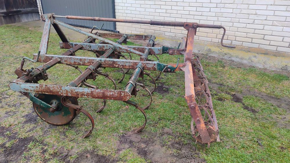 Pług 3 skibowy Unia Grudziądz. Kultywator Unia Grudziądz 2.1 m z wałem