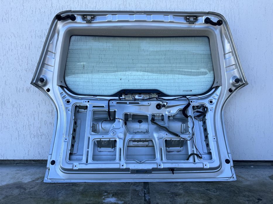 Задня ляда, кляпа, кришка багажника Опель Зафіра а. Opel Zafira A Z157