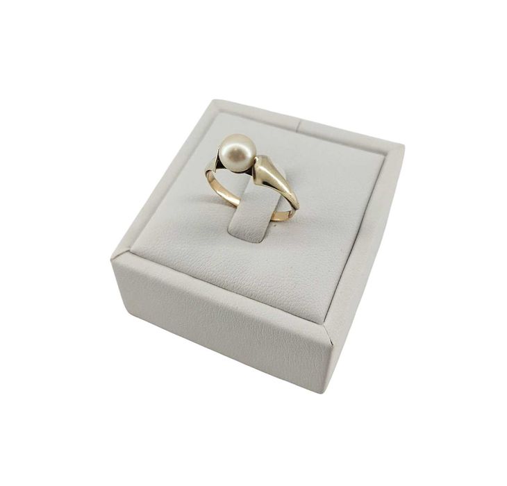 Złoty Pierścionek p. 333 w: 2,14g r: 18