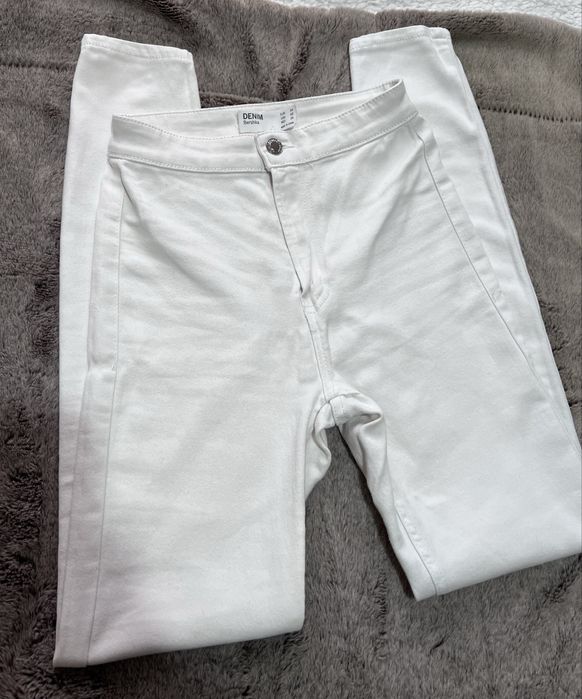 Calcas brancas skinny bershka