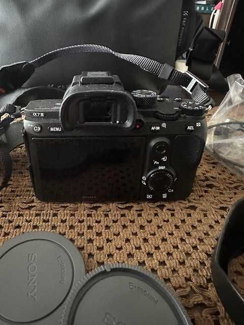 Aparat bezlusterkowy SONY Alpha A7 III ) Body + Obiektyw