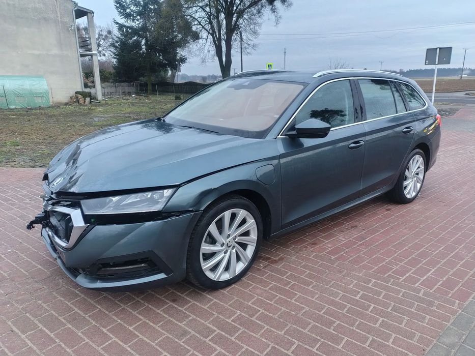 Skoda Octavia 2021 90.000km Plugin Hybrid automat tablet