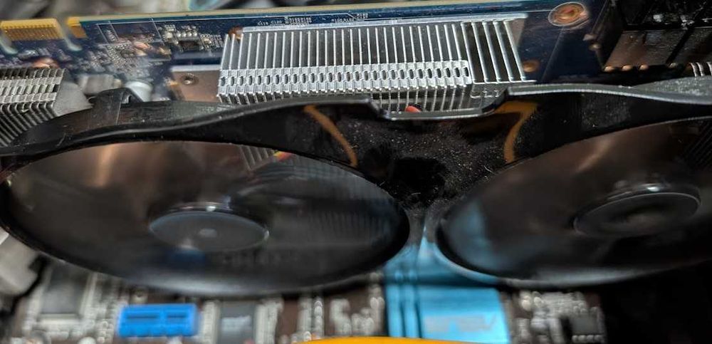 Охлаждение для видеокарты GTX 660 Ti отличное состояние бесшумная