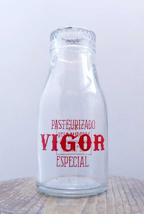 Antiga garrafa leite Vigor pirogravada + desdobrável publicitário