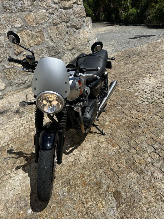 Vendo Tryumph 900 como nova poucos km