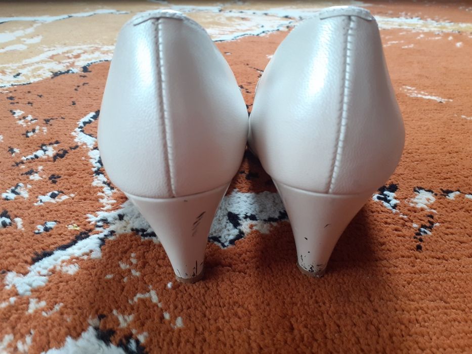 Buty ślubne w stanie b. dobrym