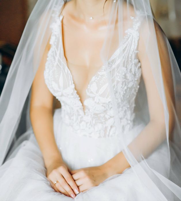 Весільне плаття.