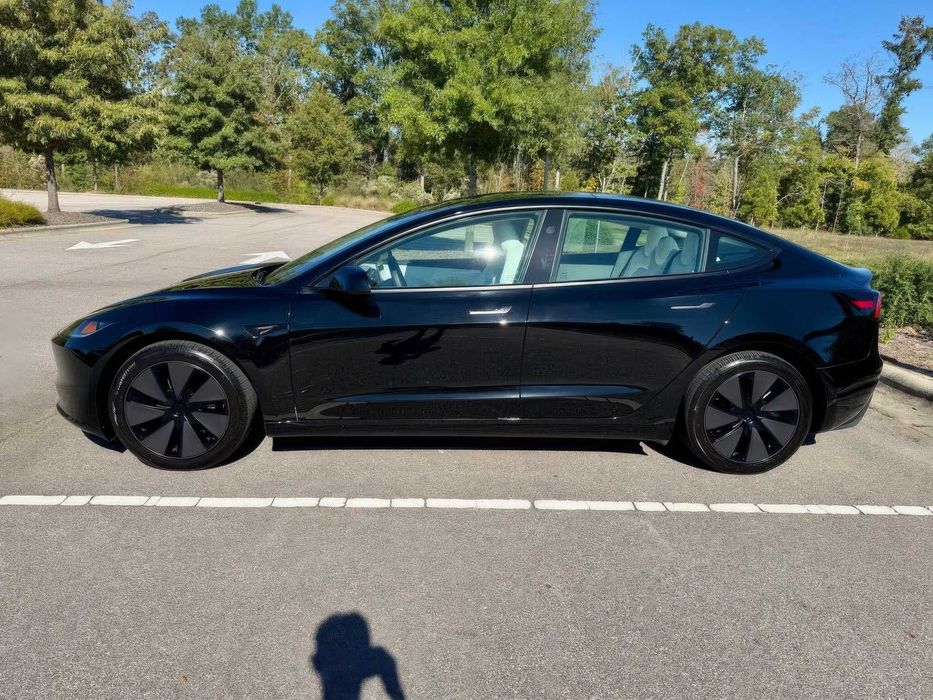 Tesla Model 3 Long Range      2025