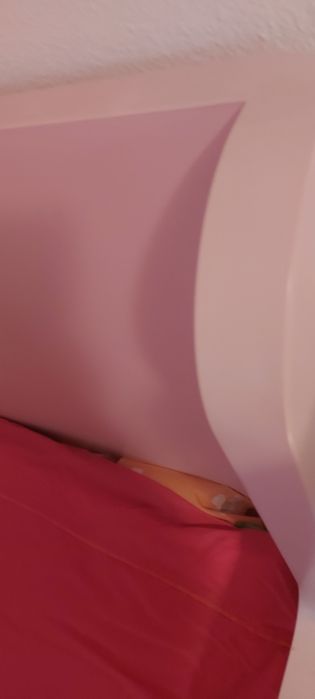 Cama em ótimo estado rosa Ikea