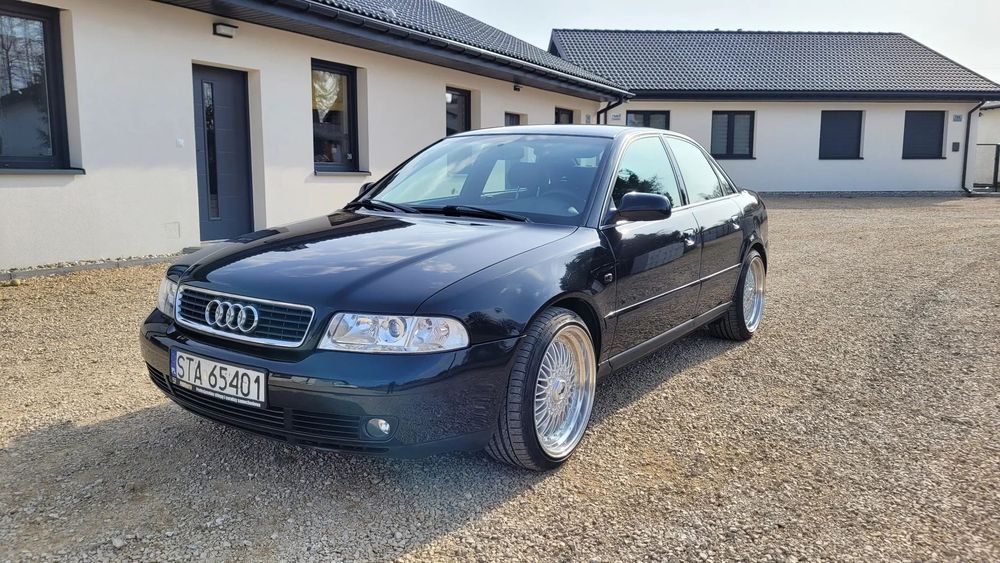 Audi A4 Limousine Audi A4 B5 2.5 TDI 2000 sedan czarny felgi JR