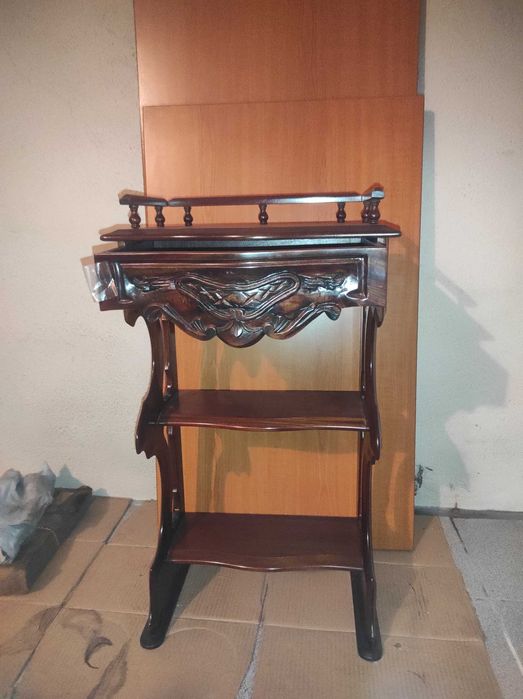 Pequena Consola vintage em óptimo estado