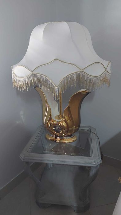 Mesa auxiliar | Mesa de centro e candeeiro