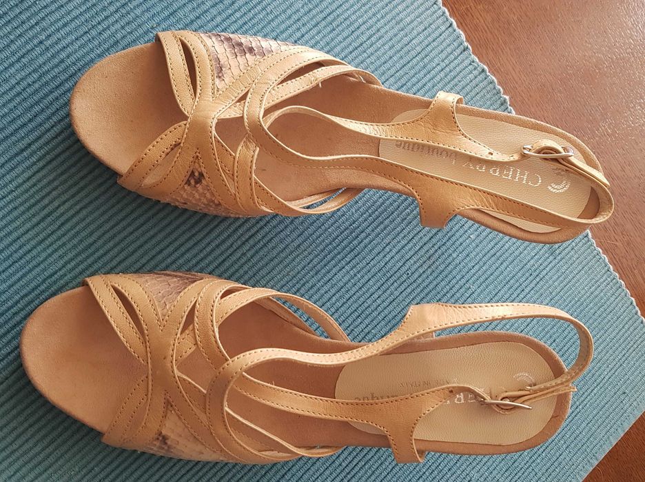 CHERRY Boutique, wloskie buty, skora, r. 37 (24 cm), JAK NOWE