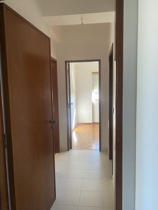 Vende-se T2_Av. Marquês de Pombal