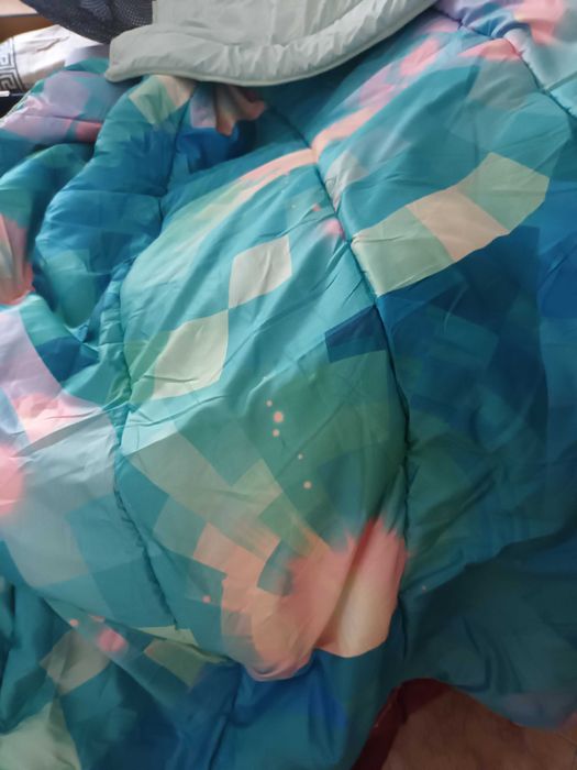 Edredon cama casal em tons de azul turquesa