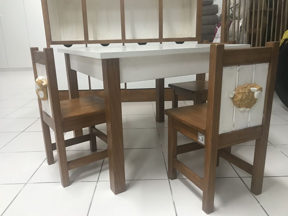 Mesa e Cadeiras de Criança