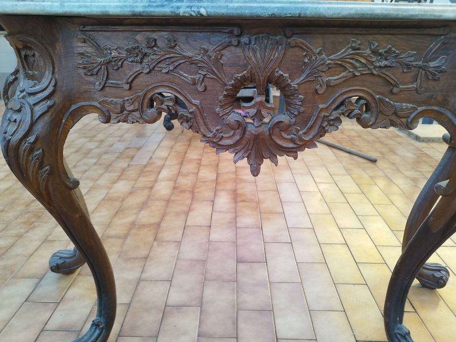 Móvel antigo peça clássica e elegante