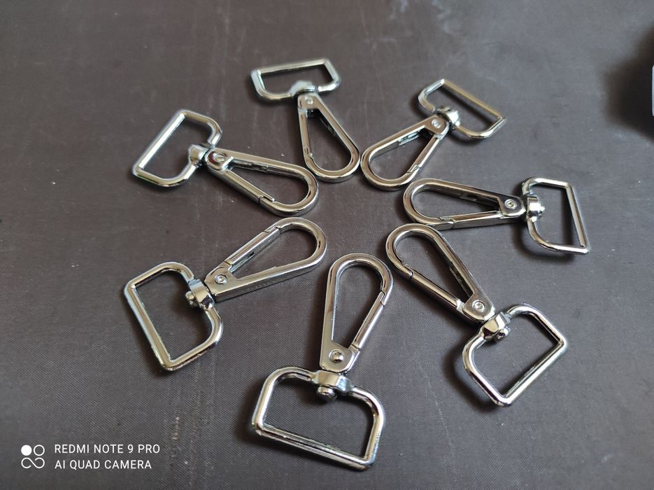 Карабіни до сумок та рюкзаків