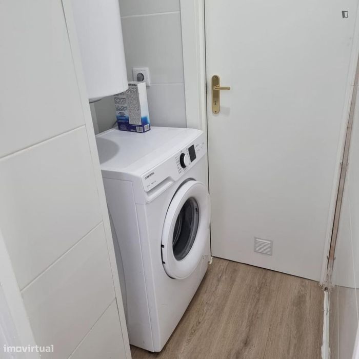 Quarto - localizado em Picoas Lisbon