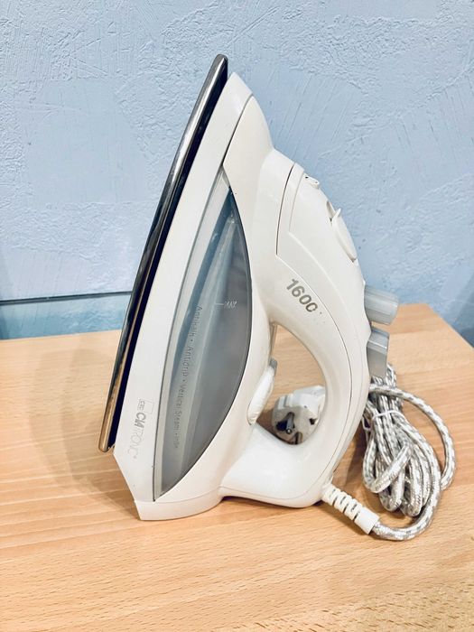 Утюг Clatronic DB2804
