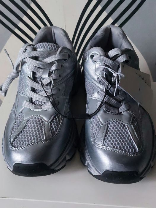 Кросівки  сріблясті RESERVED