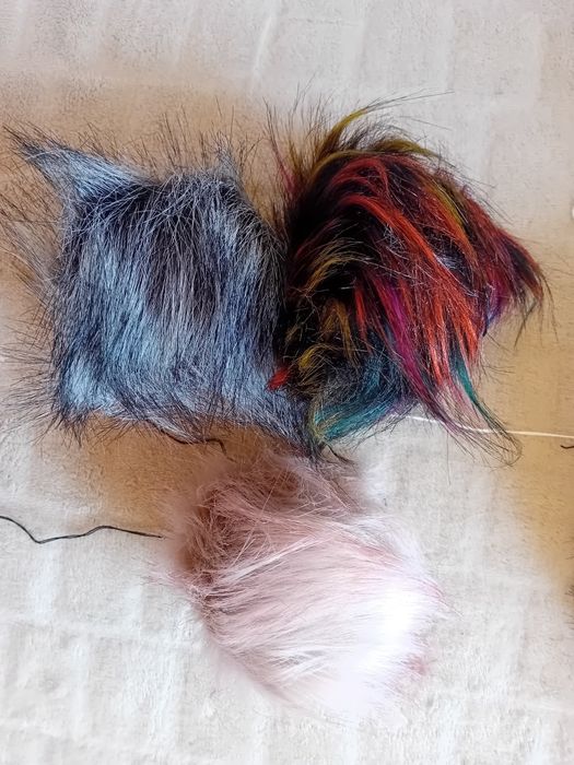 Pompon futrzany 9 cm 11 sztuk Do czapki