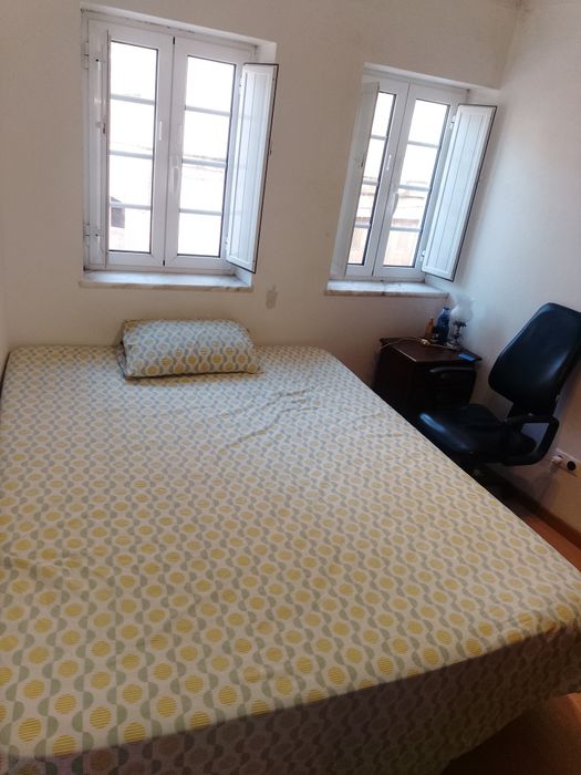 Quarto disponível para arrendamento
