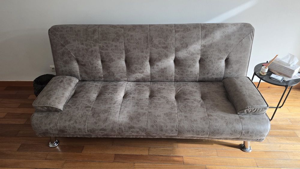 Sofá com possibilidade de abrir e fazer cama copor e meio