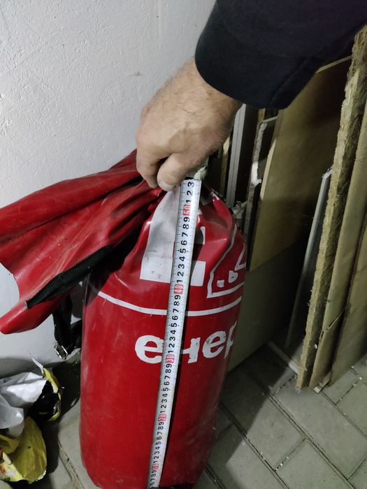 Продам  боксерскую грушу