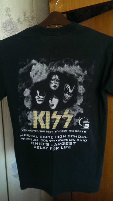 Футболка  от группы Kiss  размера S-L  Бренда Jerzees с принтом «Kiss Cancer Goodbye» в Отменном состоянии