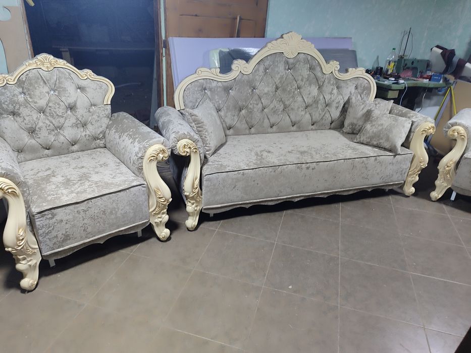 Диван і два крісла