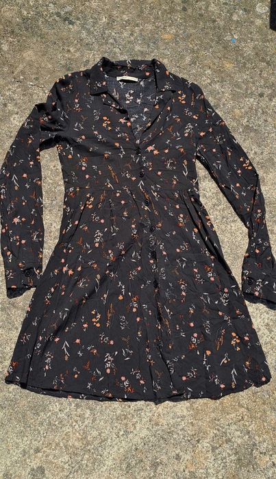 Vestido florido preto Pull &Bear S