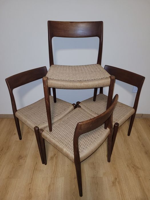Komplet czterech krzeseł tekowych Niels O. Møller. Dania lata 60