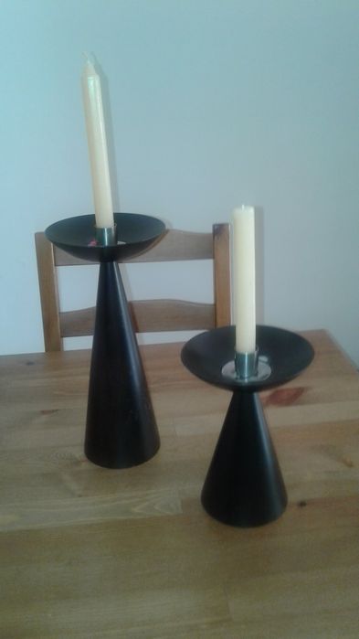 ( 2 ) Castiçais em madeira preta + Jarra ( Decoração)