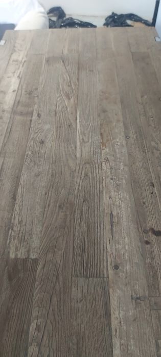 stylowy stół z drewna nogi chrom