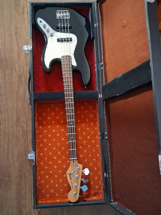 Gitara basowa Fender Jazz Bass + case