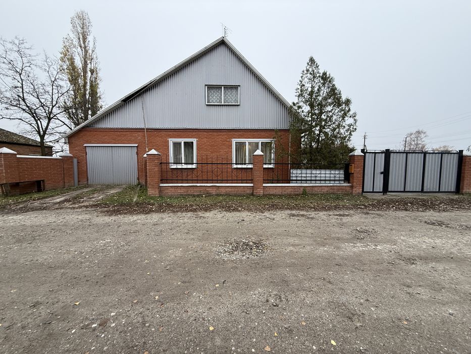 Продам добротный шикарный 2 этажный дом в Печенегах