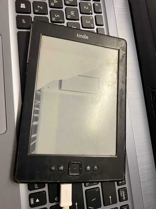 Электронную книгу Amazon Kindle D01100.