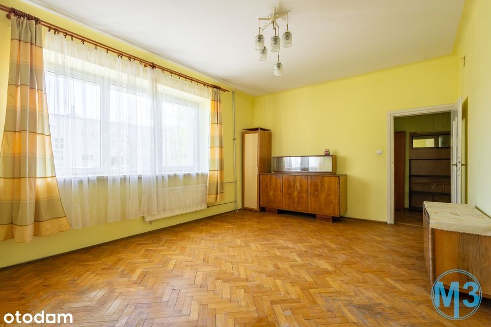 Klimat w sercu Stalowej Woli – parkiet, wysokie sufity i potencjał!
