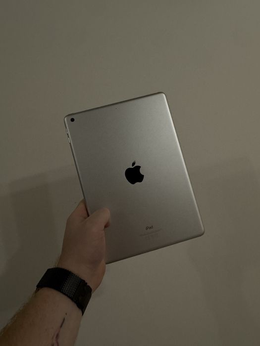 Apple Ipad 9.7 128 apple pencil у відміному стані